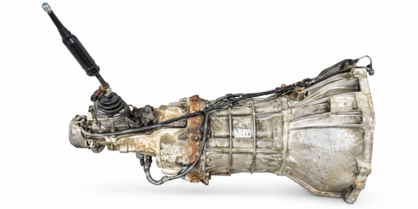 Weathered Manual Transmission Gearbox Toyota Hilux 1KD-FTV / 2KD-FTV Manual Gearbox 2WD 33030-0K030 for Sale in UAE
